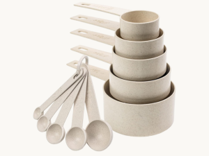 wheat straw measuring cups and spoons set product image on cream background